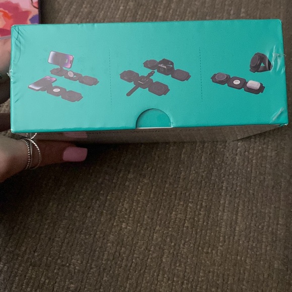 3 In 1 Magnetic Wireless Charger - Picture 3 of 4